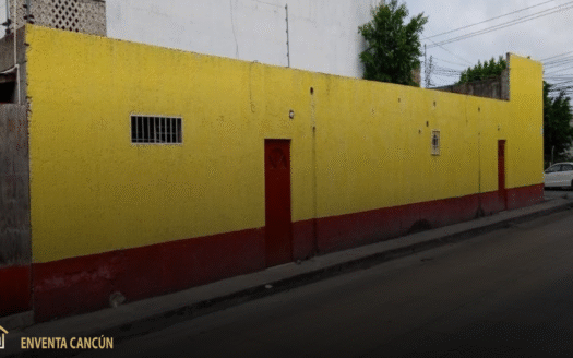 Local comercial en venta en SM 91, Cancún. Esquina sobre Av. Puerto Juárez, 221 m², listo para negocio o desarrollo. ¡Construye hasta 4 niveles!