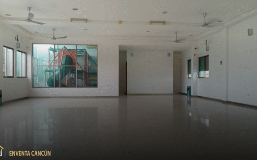 Local para negocio en renta en Villas del Mar, Cancún. 264 m² en segundo nivel, ideal para escuelas, gimnasios o guarderías. ¡Espacio amplio y equipado!