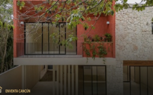 Casa moderna en venta en Playa del Carmen con 3 niveles, alberca, 3 recámaras, vestidor, terrazas y más de 360 m² de construcción en Residencial Roble.