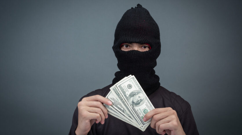 Aprende cómo protegerte de una estafa inmobiliaria, identifica señales de alerta y evita fraudes al comprar propiedades o terrenos en México.