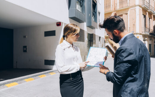 Descubre las señales de que una propiedad está sobrevaluada y aprende a identificar precios inflados antes de comprar o invertir en bienes raíces en México.