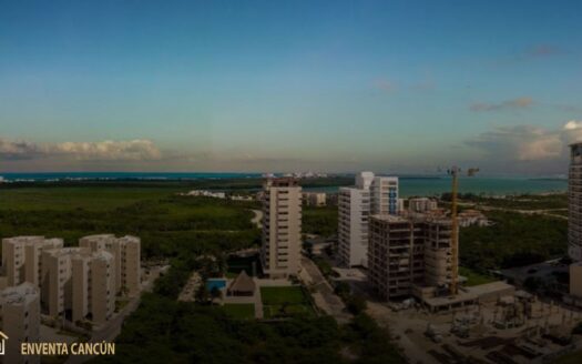 Venta de deptos en Av. Bonampak, Cancún. 60 m², alberca, Business Center y centro comercial. ¡Ideal para renta vacacional desde $5.1M MXN! Llama hoy.