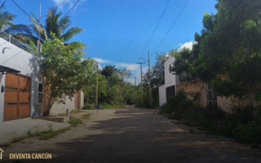 ¡Oportunidad única! Terreno en venta en Cancún SM 313 de 1,000 m². Cerca de Av. Fonatur y Univ. Humanitas. Con título de propiedad y precio de oportunidad.