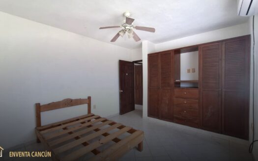 Venta de departamento en Playa del Carmen Centro. 92m², 2 recámaras, a 7 calles de la playa. Libre de gravamen y listo para habitar. $1.68M MN.
