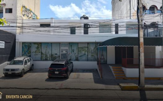 ¡Inversión top! Edificio comercial en Av. Nader, Cancún. 920 m² de construcción en 2 niveles, terreno de 612 m². Uso mixto. Venta $18MDP o Renta $180 mil MXN.