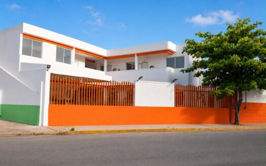 Inmueble comercial en renta sobre Avenida La Luna en Cancún con aulas, oficinas y espacios para capacitación